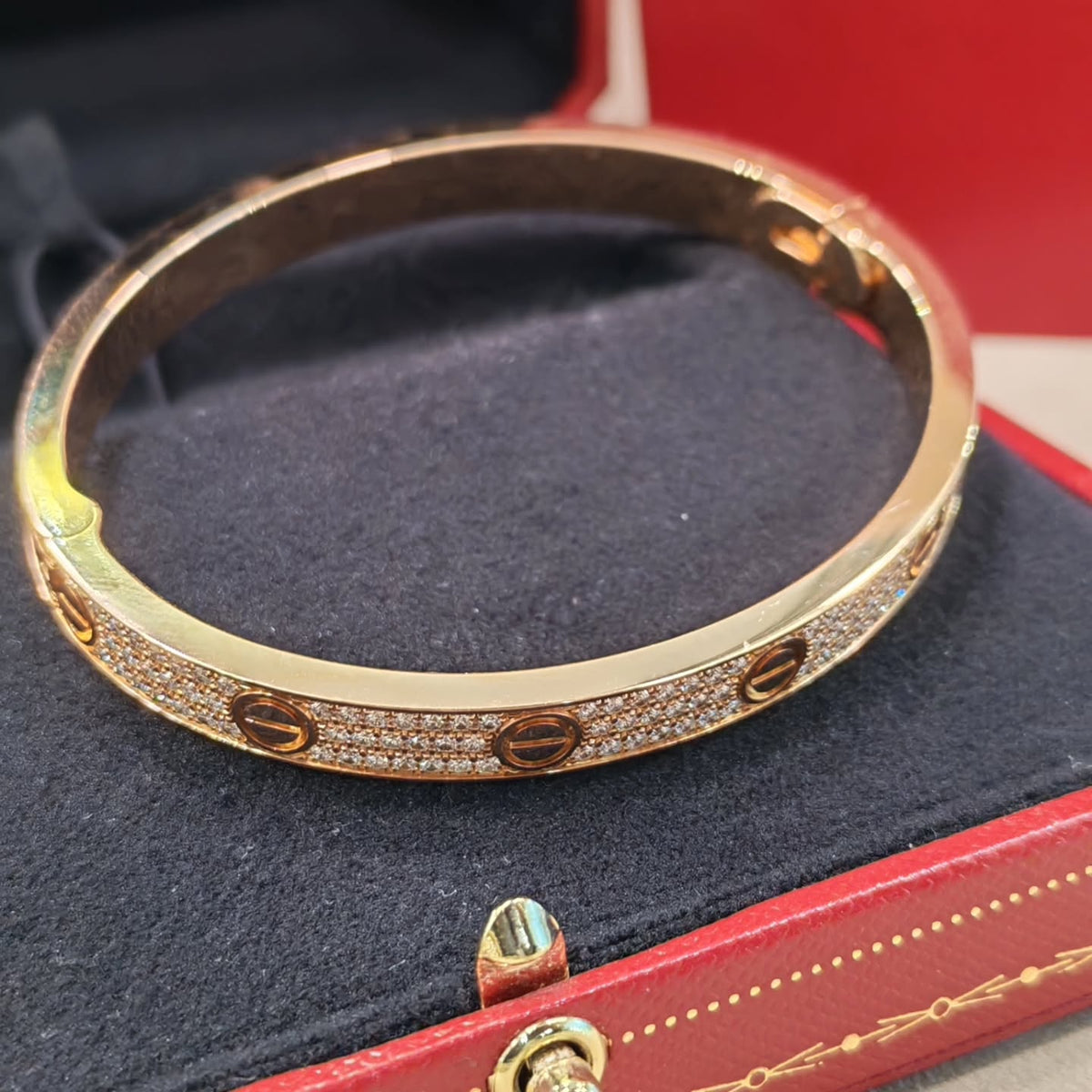 Gold Screw Motif Bangle Stack Collection